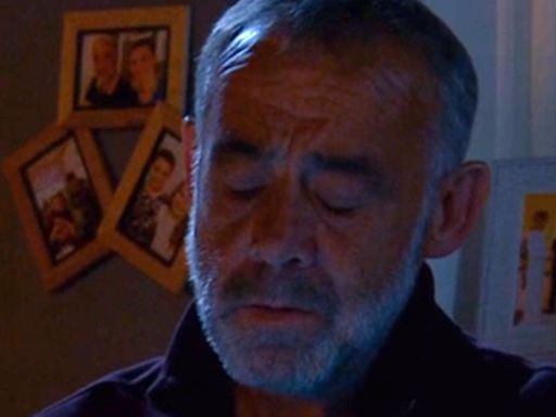 Corrie mystery as character's business goes up in flames amid deepfake horror