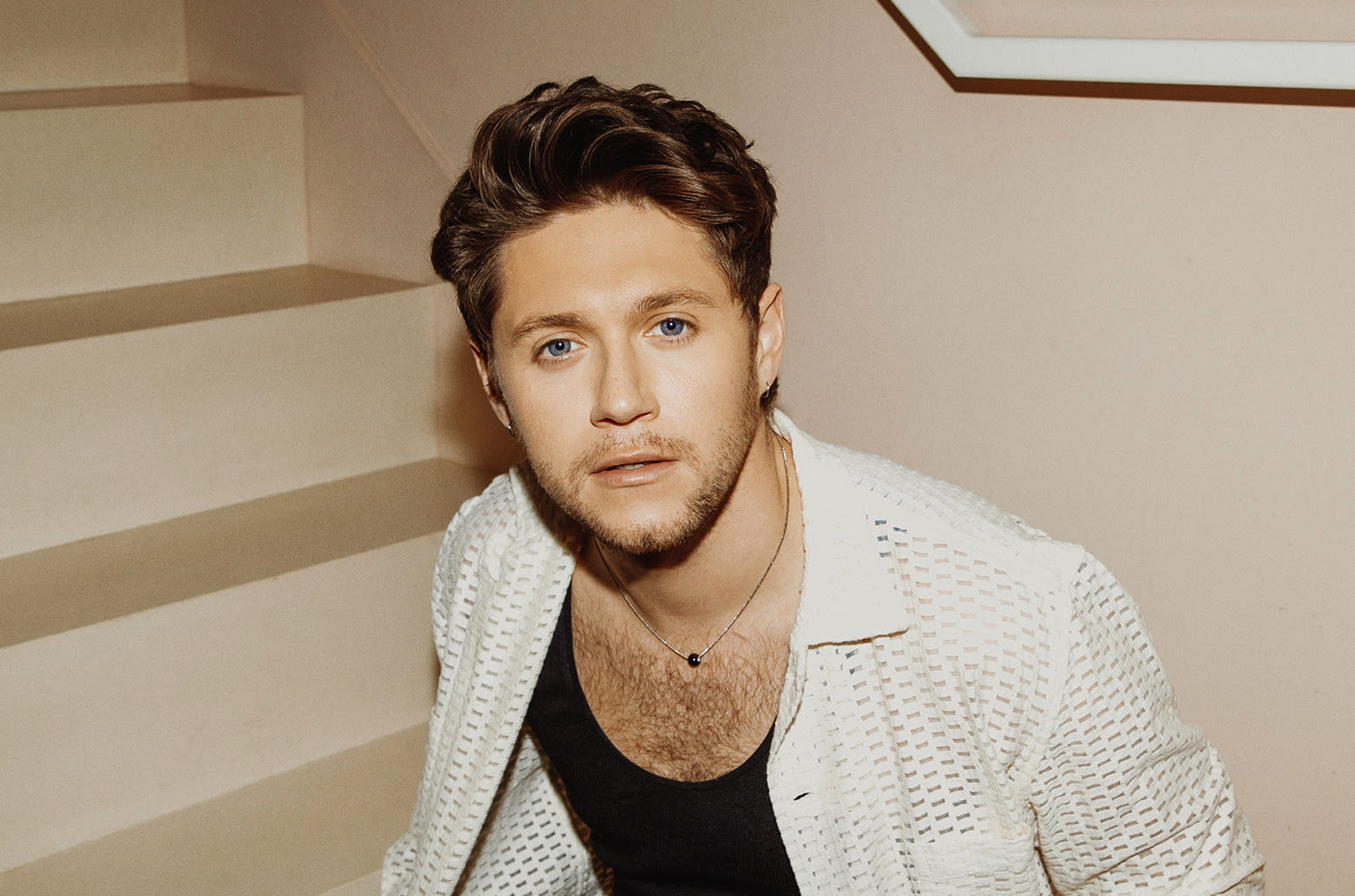 Niall Horan Performs One Direction’s ‘Stockholm Syndrome’ at Los Angeles Show