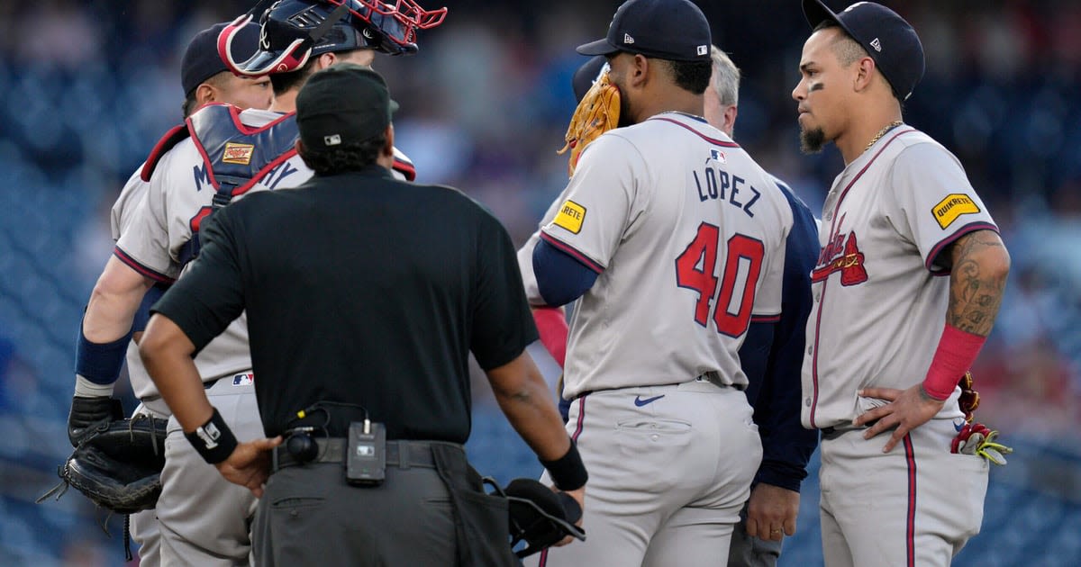 Braves’ Reynaldo López makes early exit with shoulder tightness