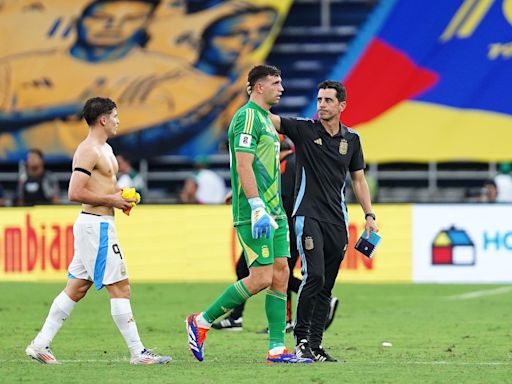 La reacción de Dibu Martínez: qué dijo el camarógrafo agredido por el arquero argentino tras la derrota ante Colombia por las Eliminatorias