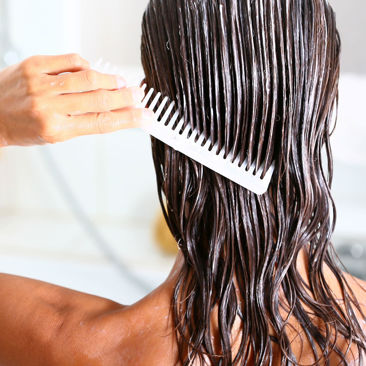 Dermatologists Share 3 Conditioner Ingredients That Can Lead To Faster Hair Loss Over 40—And What To Use Instead