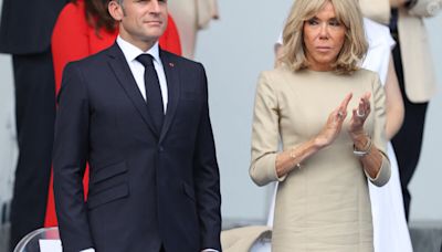 Brigitte Macron au 14 juillet, total look beige sobre et lunettes fumées pour une ambiance particulièrement tendue