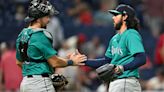 Mariners stay hot with 8-5 win over Guardians