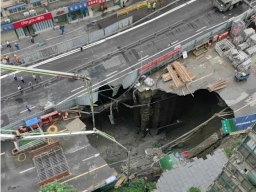 成都地鐵13號線驚見巨大塌陷! 現場急封鎖 周圍居民憂房屋跟著倒