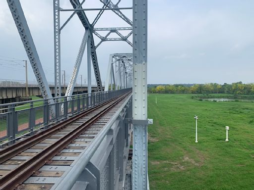 曾是亞洲最長鐵橋...高雄這景點歷經八八風災風光不再 人潮銳減攤商撤出