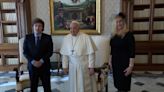 El papa Francisco se reúne con el presidente de Argentina Javier Milei durante más de una hora en el Vaticano