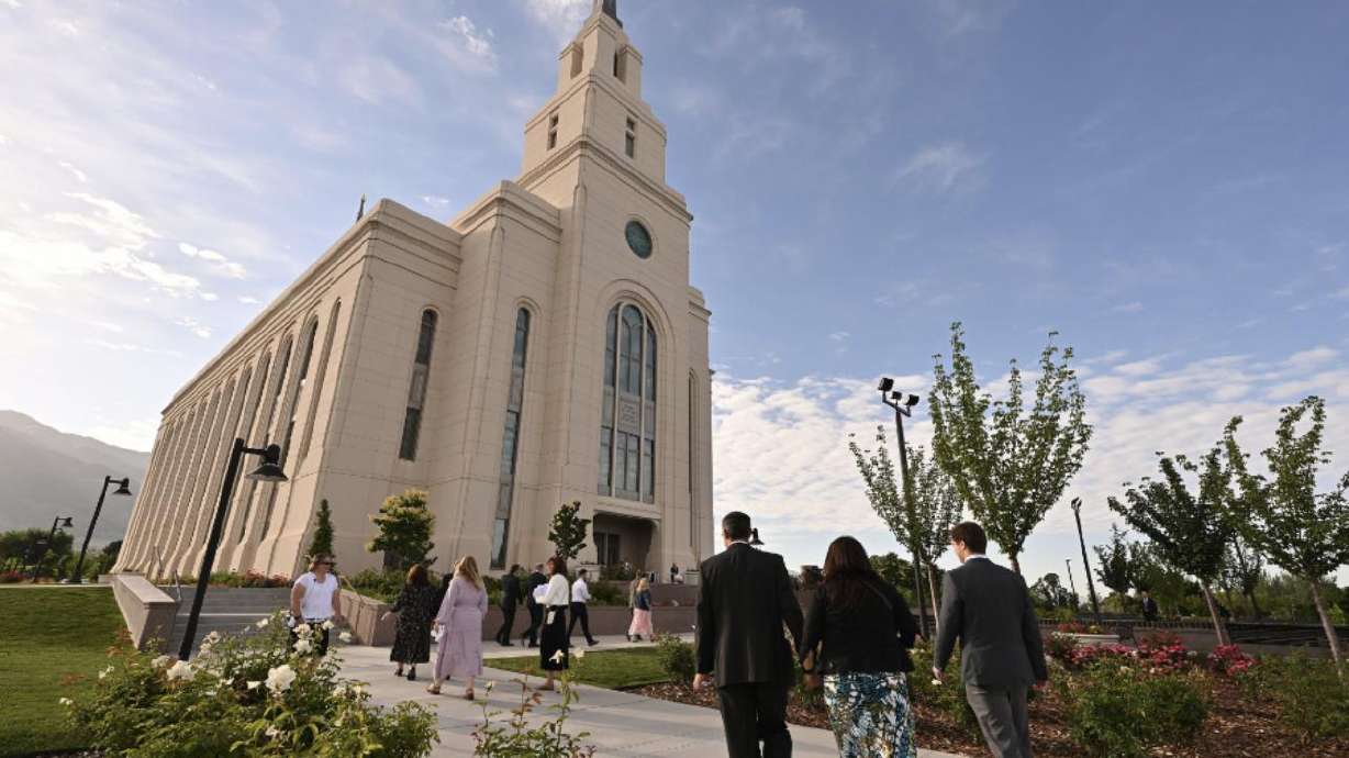 Elder Bednar dedicates Church of Jesus Christ's Layton Utah Temple