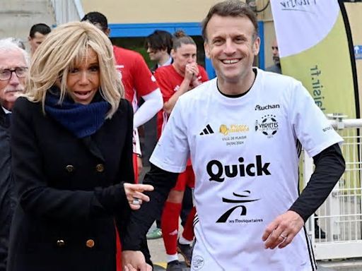 Für BenefizspielSeiner Frau zuliebe: Emmanuel Macron wirft sich ins Fußballtrikot