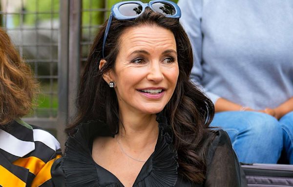 Kristin Davis Films “AJLT ”Season 3 After Revealing She Dissolved Her Filler — and Her Ballgame Look Is Oh-So Charlotte!