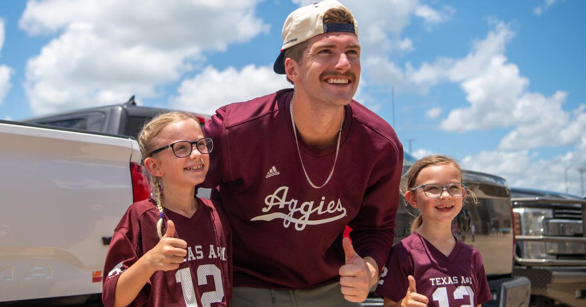 Amidst coaching change, 12th Man welcomes Texas A&M baseball back to Aggieland