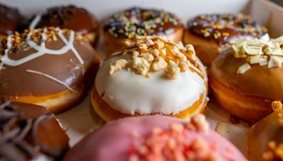 Krispy Kreme y Dolly Parton se unen para crear nueva colección de donas 'Southern Sweets' - El Diario NY