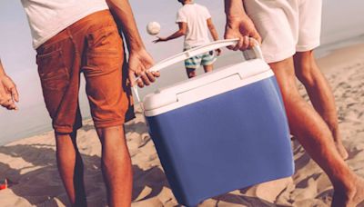 El truco viral de la nevera de playa para enfriar la comida y la bebida en la playa