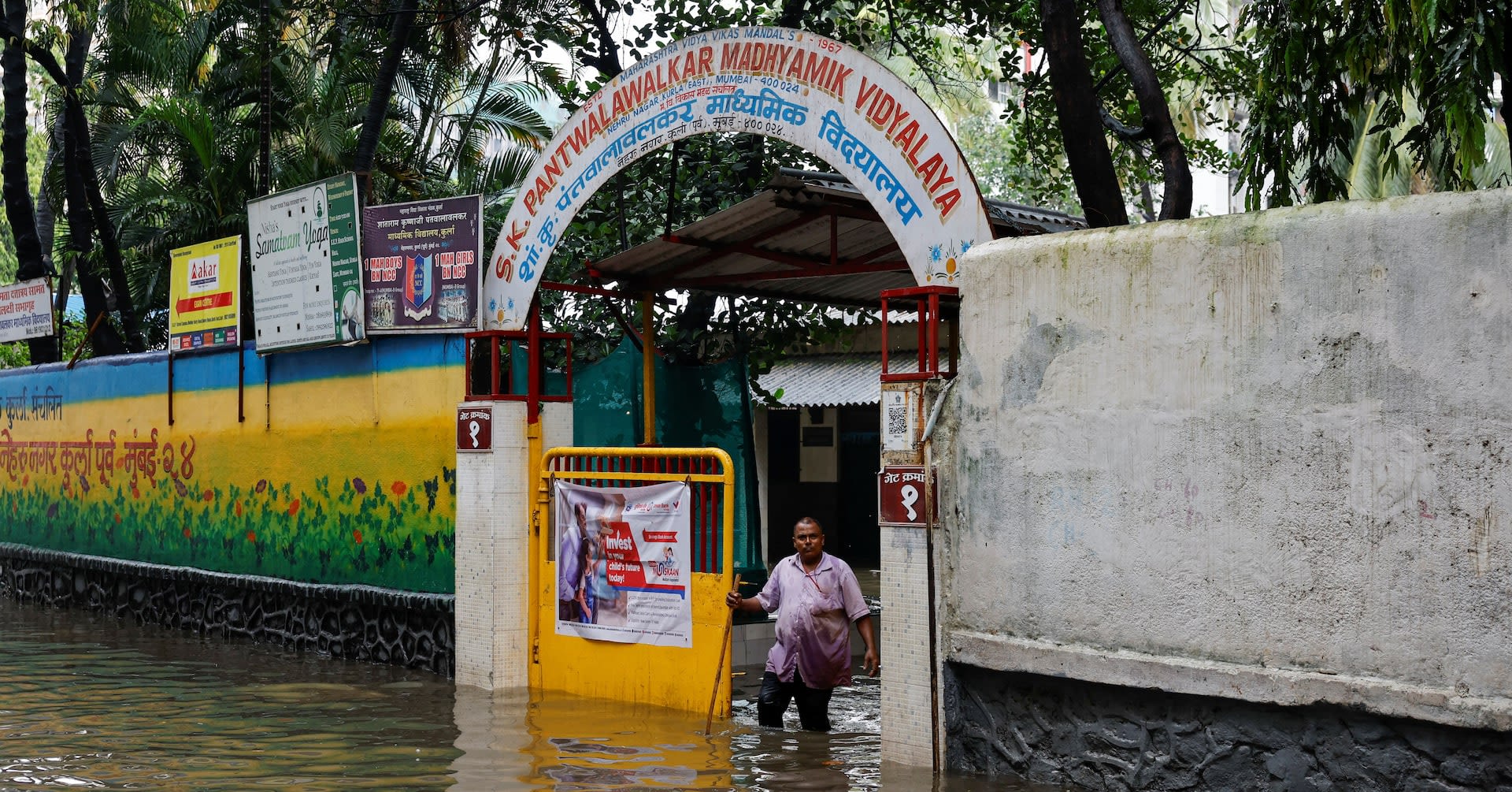 Heavy rains in India's Mumbai hit transport, shut schools