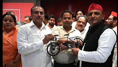 Ex-BSP MP Haji Fazlur Rehman joins SP