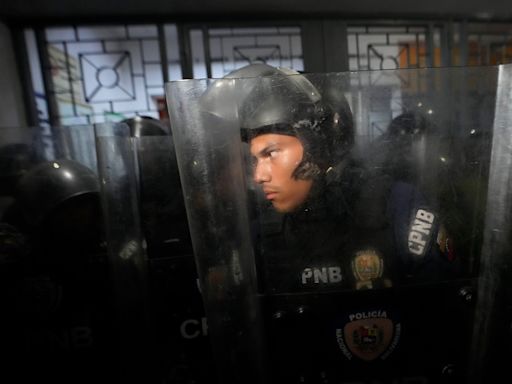 Diosdado Cabello llamó a los chavistas a “tomar las calles” y se registran dos heridos de bala