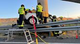 Muere un conductor al chocar contra el pilar de un puente en Madrid