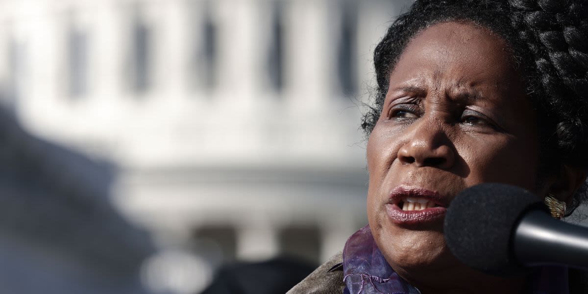 Longtime Texas lawmaker Rep. Sheila Jackson Lee dead of cancer at 74: reports