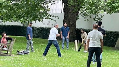 Unseen photo of Shah Rukh Khan playing cricket with his family in London goes viral