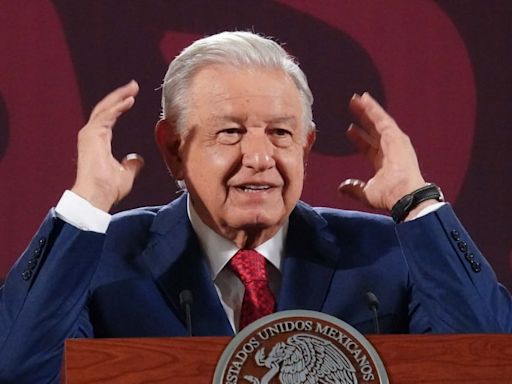 AMLO llamó a Ricardo Salina Pliego a no usar los medios de comunicación para chantajear