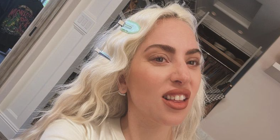 Lady Gaga just underwent a major beauty transformation, debuting a new jet-black hair look
