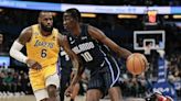 Lakers overcome size disadvantage to end losing streak with win in Orlando