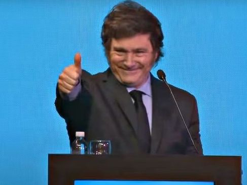 Javier Milei defendió el "recorte del gasto público" en la cena anual de la Fundación Libertad