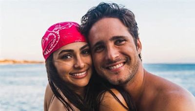 Diego Boneta y Renata Notni celebran tres años de relación con románticas fotos en el mar