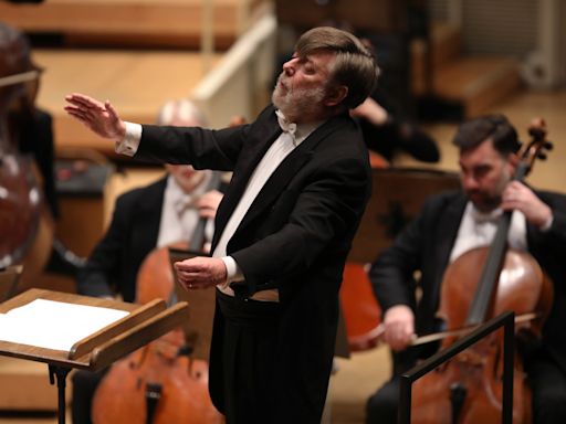 Conductor Andrew Davis, music director emeritus of Lyric Opera, dies at 80