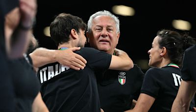 Julio Velasco escribe la historia del vóleibol de Italia en los Juegos Olímpicos: el humilde hacedor de una histórica medalla dorada