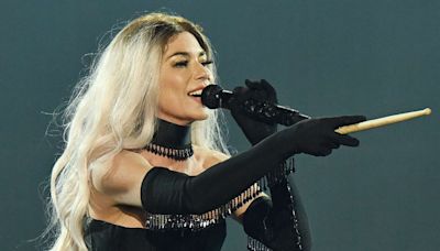 Shania Twain Accidentally Sings into Drumstick Instead of Her Mic Onstage: 'That Was Hilarious'