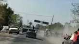 Grupo armado persigue a convoy militar en México y queda captado en video