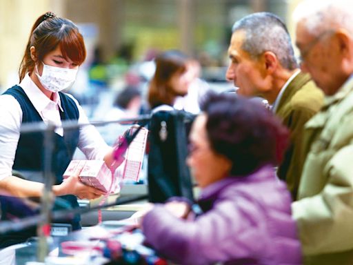 考進公股銀行就躺平？ 每年調薪、平均4~6個月年終