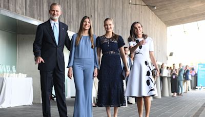 Leonor, arropada por los reyes Felipe y Letizia y la infanta Sofía en los Premios Princesa de Girona 2024