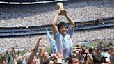 Se viralizaron imágenes inéditas de Diego Maradona con la Copa del Mundo en México 86