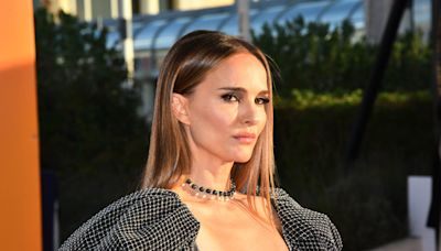 Transparence, cristaux et épaulettes… La sublime robe de Natalie Portman à Deauville, et le palmarès