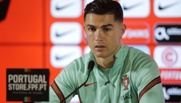 Sonho de atuar ao lado do filho faz Cristiano Ronaldo adiar aposentadoria, diz ex-jogador