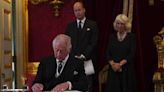 Carlos III quer seguir "exemplo inspirador" de Isabel II