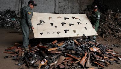 Una pistola 9mm y 34 muertos: un viaje a la guerra de Ecuador contra las armas del mercado negro