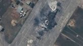 Imágenes satelitales revelaron que un bombardeo ucraniano destruyó tres aviones rusos e infraestructura en una base aérea de Crimea