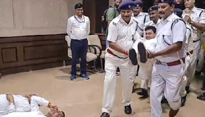 Protesting Jharkhand Bharatiya Janata Party MLAs evicted by marshals spend night in Assembly lobby