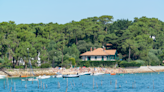 On connaît le lieu très prisé où Laurent Delahousse et Alice Taglioni passent des vacances en famille chaque été