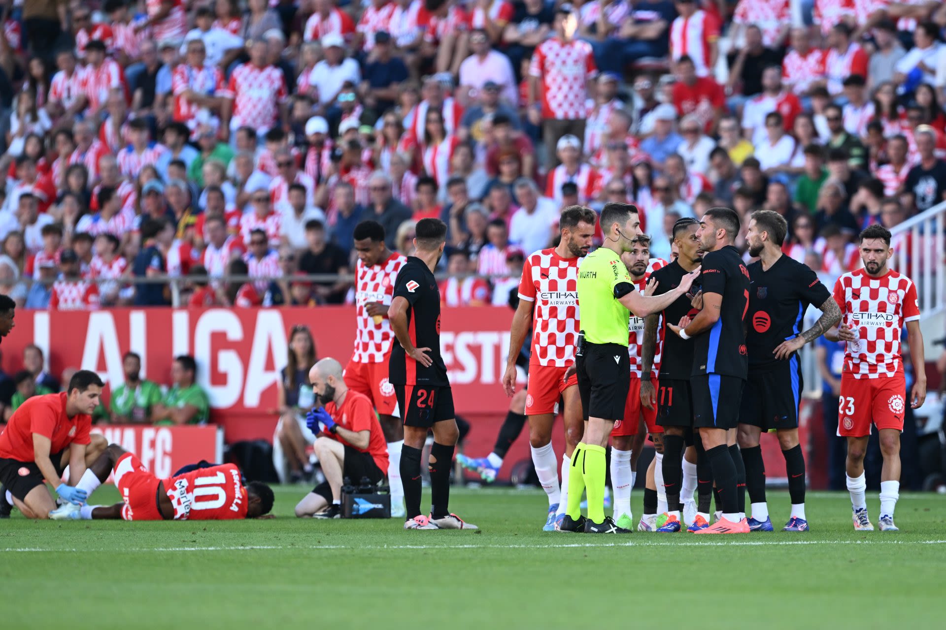 Barcelona forward apologises to teammates and fans after red card vs Girona