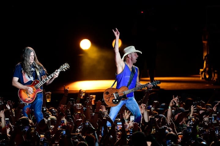 Review: Kenny Chesney gets overamped in familiar show at Vikings stadium