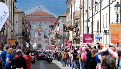 Venaria, è partito il Giro d'Italia