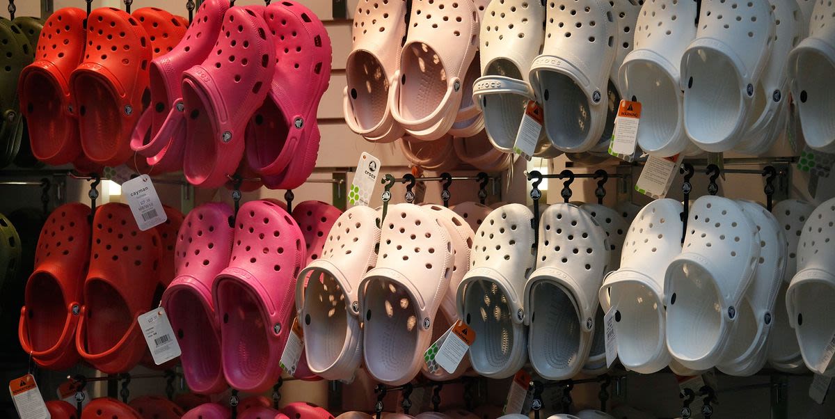 A Guy Just Broke the World Record for a Marathon in Crocs