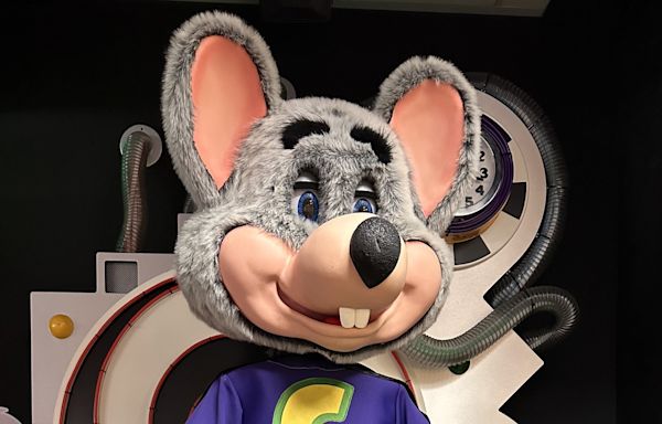 The Chuck E. Cheese Origin Fact That We Totally Forgot About