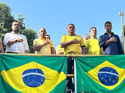 Na mira da PF, Bolsonaro retoma discurso de fraude em ato com Ramagem após grampo revelado