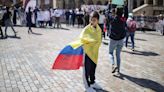 Controversia en colegio de Bogotá por exigir nacionalidad colombiana a los alumnos para izar bandera