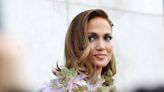 Jennifer Lopez, todo un huracán viral con sus tres looks en la Alta Costura de París