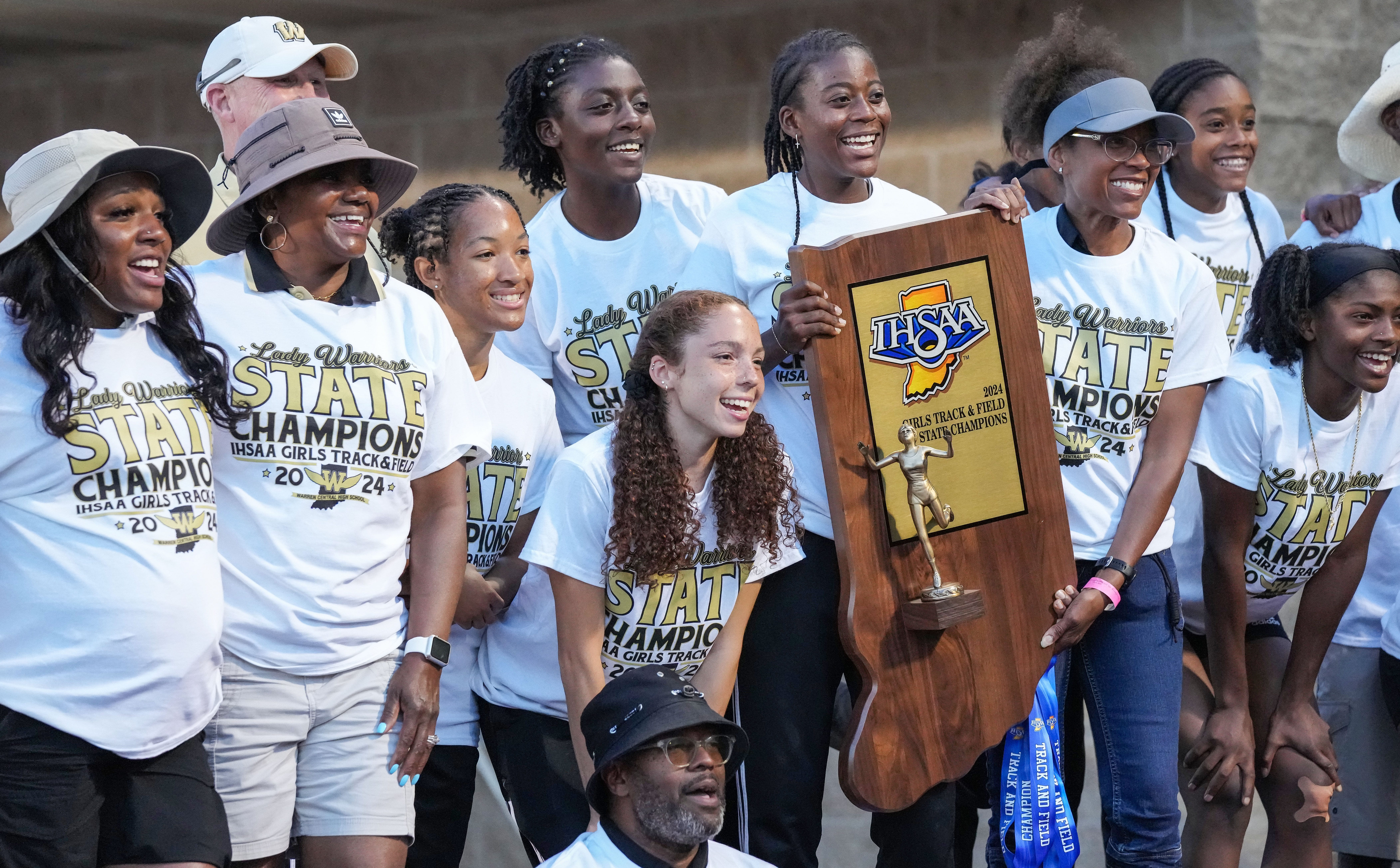 'They went out with a bang.' Warren Central girls 'leave no doubt,' win IHSAA track title.